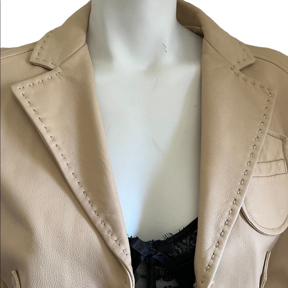 BCBG Light Tan Women's 100% leather jacket Size Medium - Picture 5 of 11